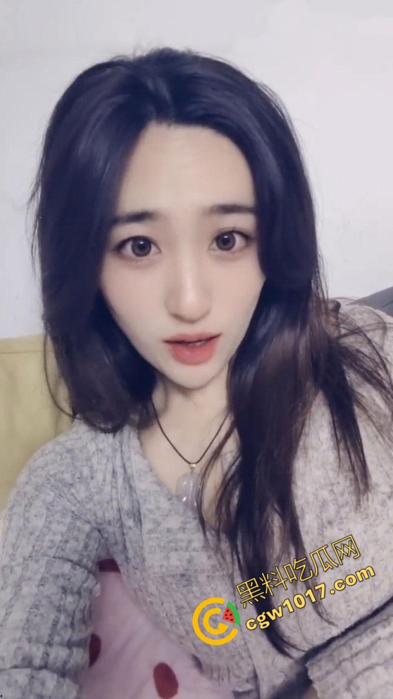 辽宁大学生【翟芷柔】丑闻曝光：清纯外表下淫乱不堪，赤裸迎合摄影师龌龊摸索，男友曝出不雅私密照，引发轩然大波！  第2张