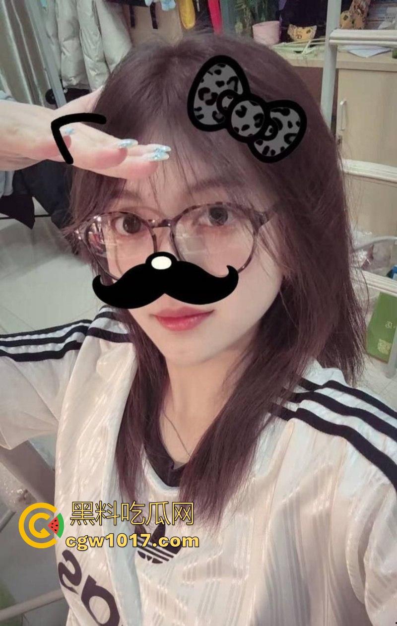 苏州大学学生会会长【李雯雯】不良视频曝光，宿舍发骚揉奶勾引，酒店深喉后入，这身材这颜值不知道的以为是外围呢！  第1张