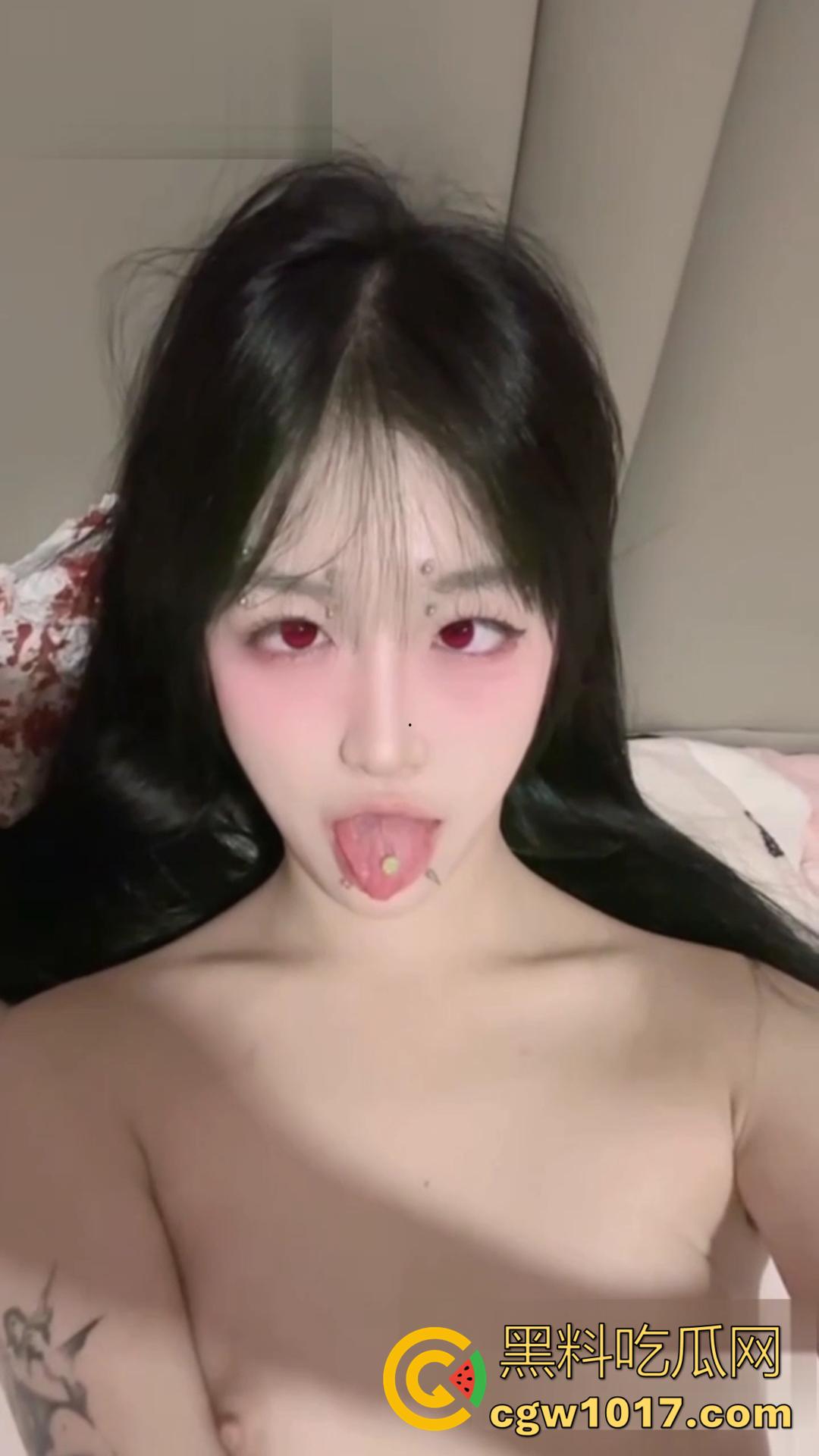 推特顶级网红微密圈福利视频流出！高颜御姐穿着情趣黑丝开裆袜自慰，高潮时淫水喷三米远！  第3张