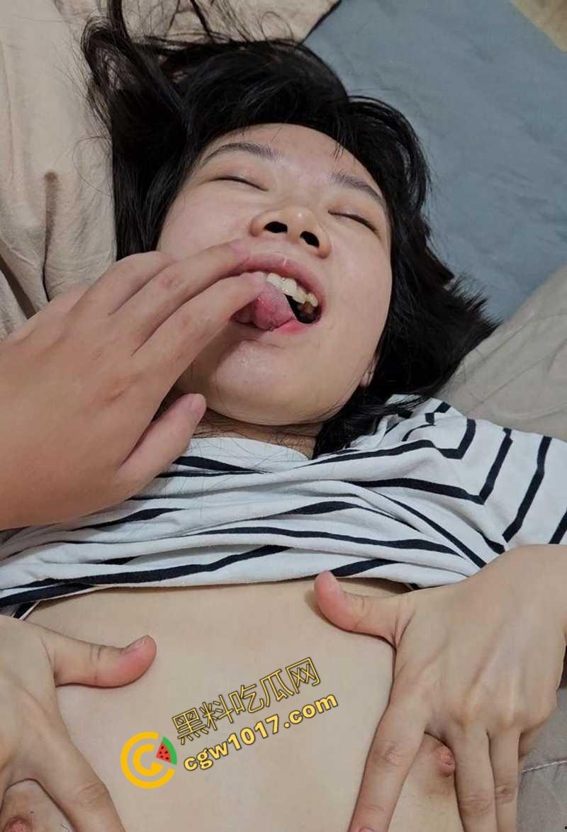 海南大学爆炸性大新闻！清纯校花秒变顶级风骚尤物，裸露全裎，口交吞精，浴室激战全程曝光，疯狂资源瞬间引爆网络！  第8张