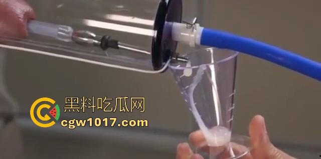 猎奇重口！国外调教已经发展到这地步了吗？真空针管插鸡巴尿道，直接一个按钮下去男奴直接射满大大一杯！  第8张