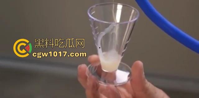 猎奇重口！国外调教已经发展到这地步了吗？真空针管插鸡巴尿道，直接一个按钮下去男奴直接射满大大一杯！  第9张