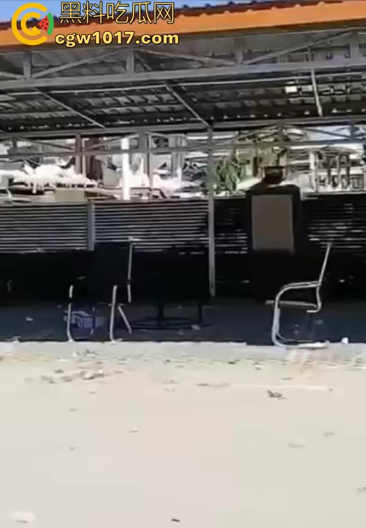 柬埔寨KK园区被血洗清剿！内部实拍曝光：牢笼、血迹、遗留手机触目惊心！  第1张