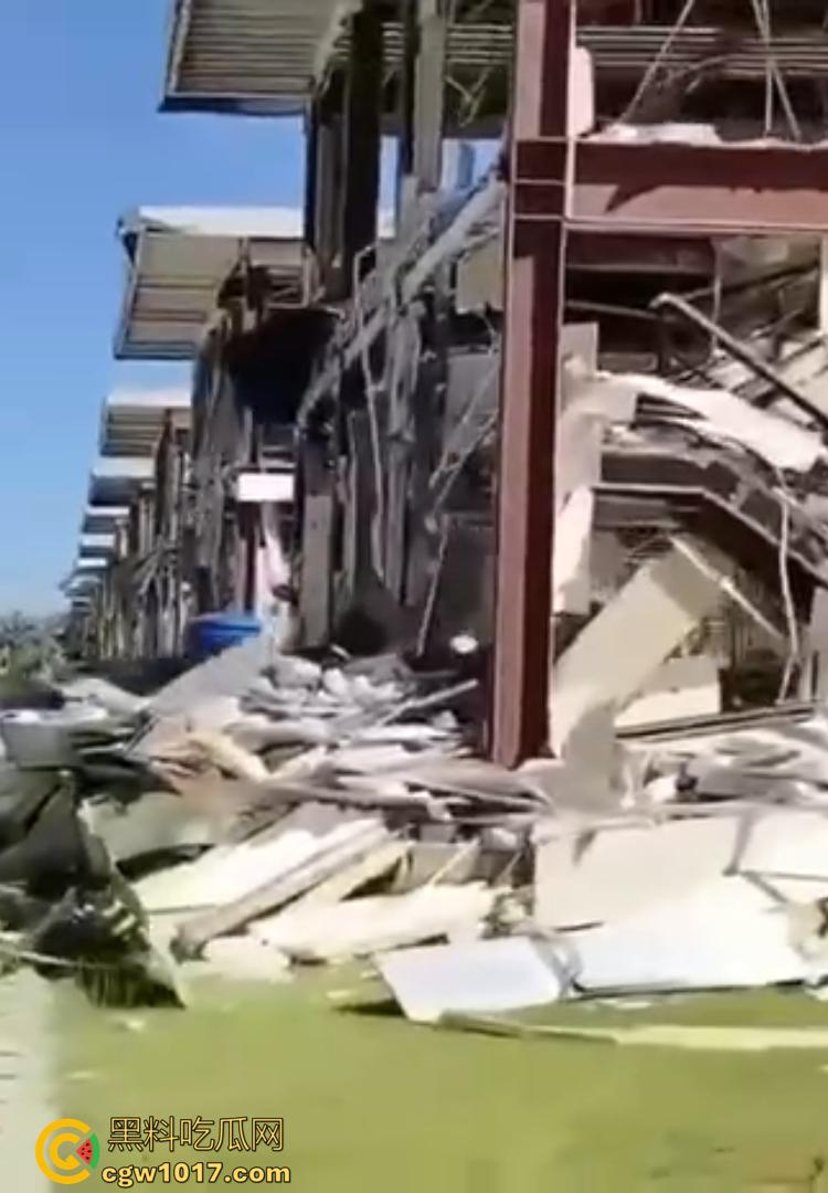 柬埔寨KK园区被血洗清剿！内部实拍曝光：牢笼、血迹、遗留手机触目惊心！  第3张