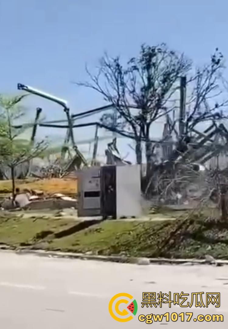 柬埔寨KK园区被血洗清剿！内部实拍曝光：牢笼、血迹、遗留手机触目惊心！  第4张