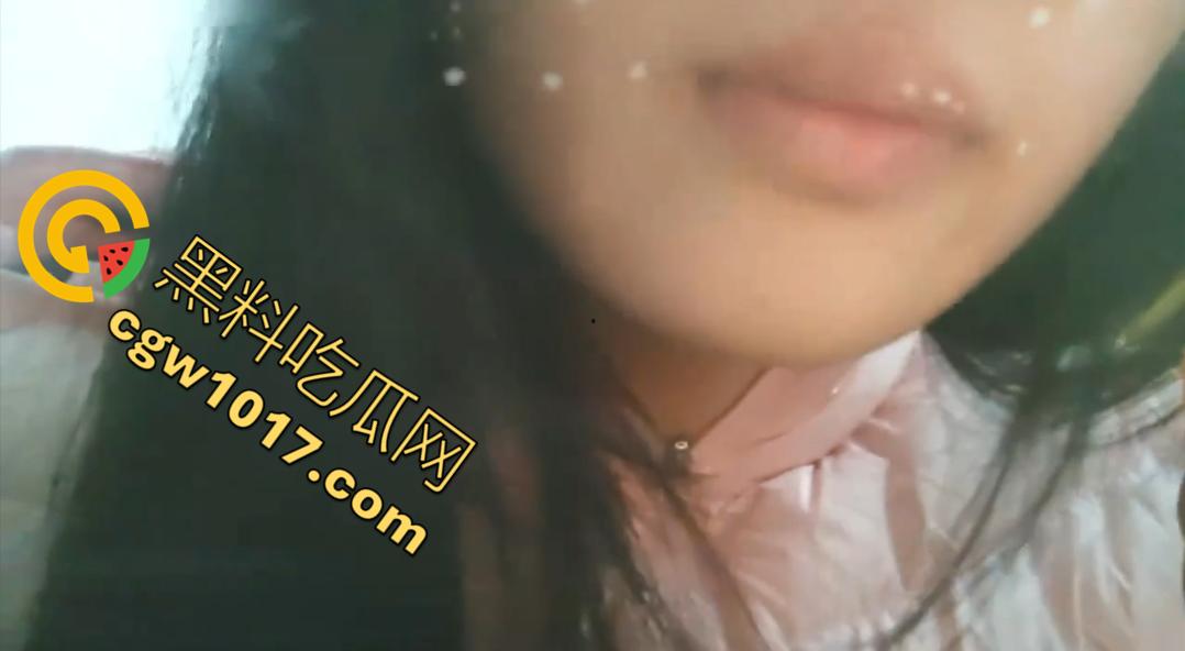 极品大一妹子用玻璃片苦练舌技和深喉技巧！舌头灵活到爆，终于让男友缴械在嘴里，射了满满一嘴！  第4张