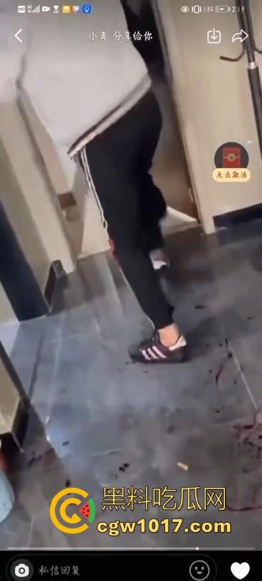 不是现在的东北精神小伙狠人这么多的吗！上门寻仇直接掏出大刀狂捅，地下躺着一个手里还捅着一个，这是要血洗啊！  第9张