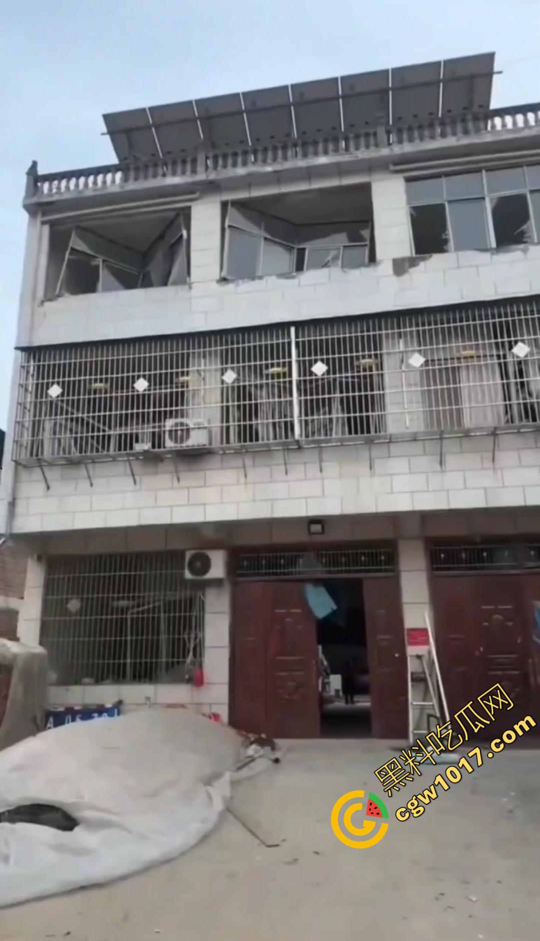 安徽亳州赵桥乡爆炸惨案只因为村名非法烟花销毁失控造成！卢天庙小学附近的建筑坍塌受损不一 造成4人重伤！  第7张