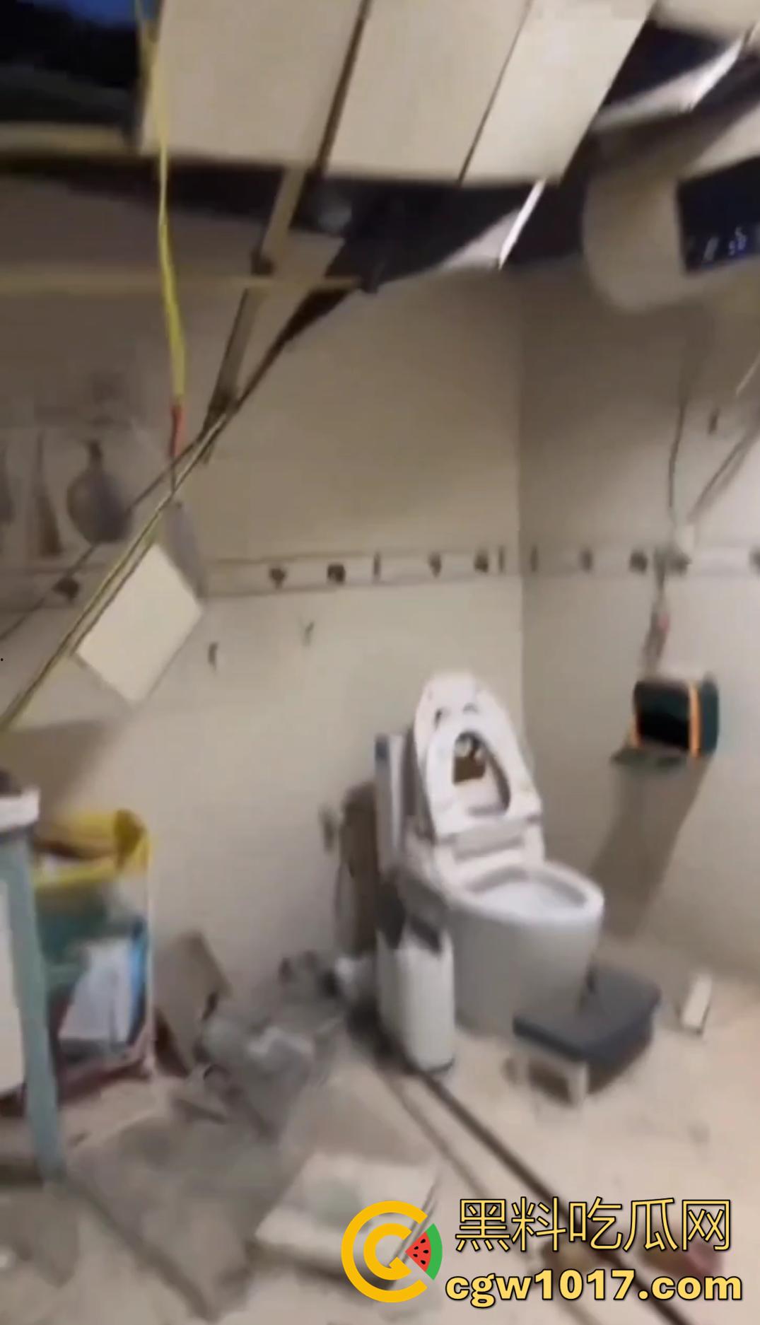 安徽亳州赵桥乡爆炸惨案只因为村名非法烟花销毁失控造成！卢天庙小学附近的建筑坍塌受损不一 造成4人重伤！  第5张