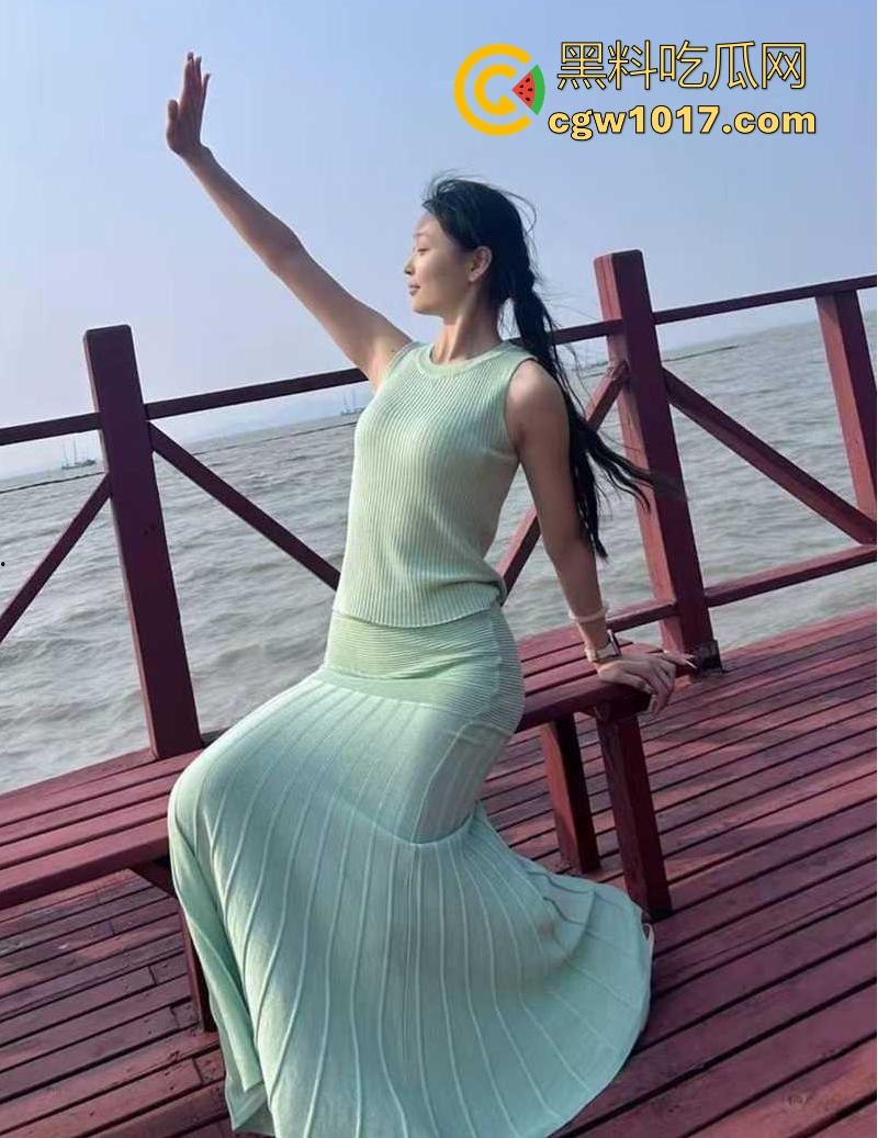 广东海洋大学极品24级系花【李晓芸】不雅视频遭前男友曝光，极品模特身材，各种蹶臀挨操，扶墙猛插淫荡的一批！  第3张