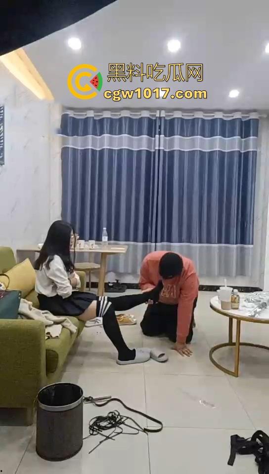 不良小妹调教自己的肥宅男奴，暴力美学性爱，舔鞋舔脚都是基本操作，小胖狗乖乖的听话只为得到女主人的怜悯！  第4张