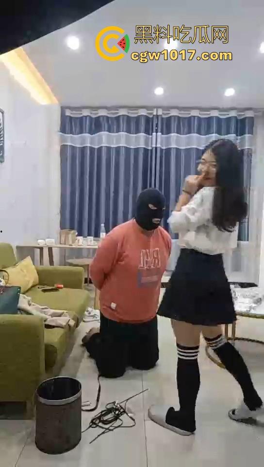 不良小妹调教自己的肥宅男奴，暴力美学性爱，舔鞋舔脚都是基本操作，小胖狗乖乖的听话只为得到女主人的怜悯！  第5张