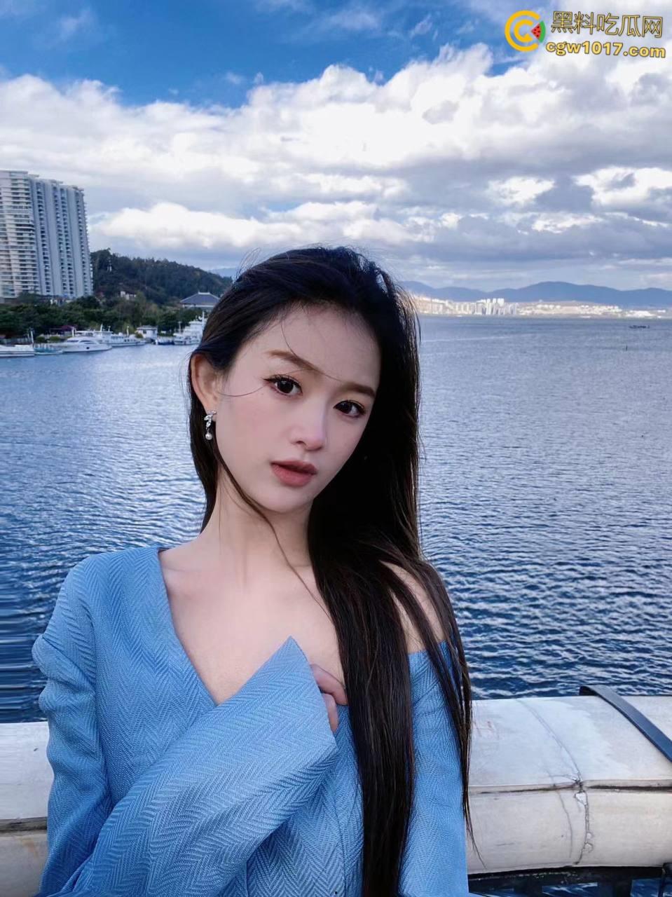 清纯学生妹【李紫涵】，被男友调教自拍泄露，被狗链绑住滴蜡调教，跪在地上口爆榨精，可甜可骚真乃极品！  第1张