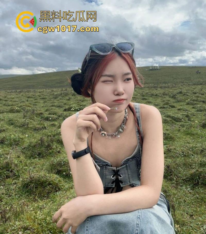 武汉大学英语系学姐【魏美丽】约炮成瘾，看似清纯可爱，实则骚逼里早已灌满精液，被大屌操成母狗！  第5张