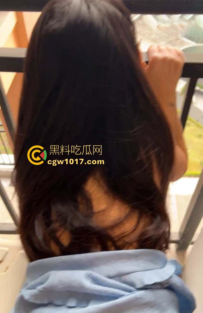 口交新玩法！可乐加跳跳糖，一口可乐一口跳跳糖再加一口鸡巴，解锁新玩法直接效果爆炸，骚货嫂子怎么什么都会啊！  第4张