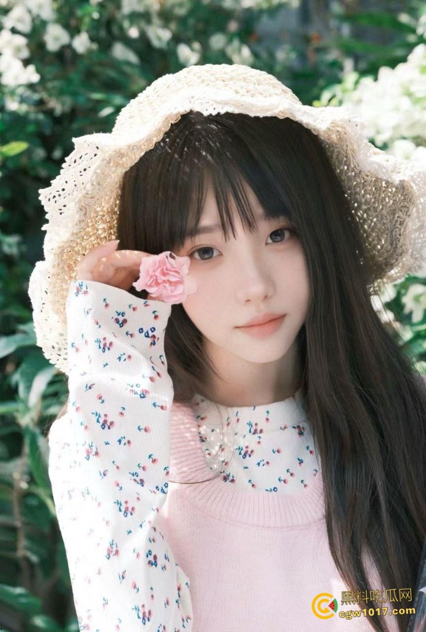 广撒网总有上钩的，约炮蜜桃臀可爱学妹，穿着可爱睡衣和小熊内裤，被大神在酒店楼道狂操，小翘臀被猛猛撞击！  第1张