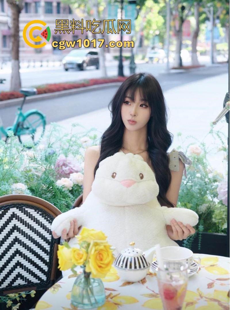 天津骚女【邵子畅】装欧洲女留哄骗富哥，天天约炮只为遇到哪个肯为她花钱的大冤种，骚逼早已雀黑无比！  第5张