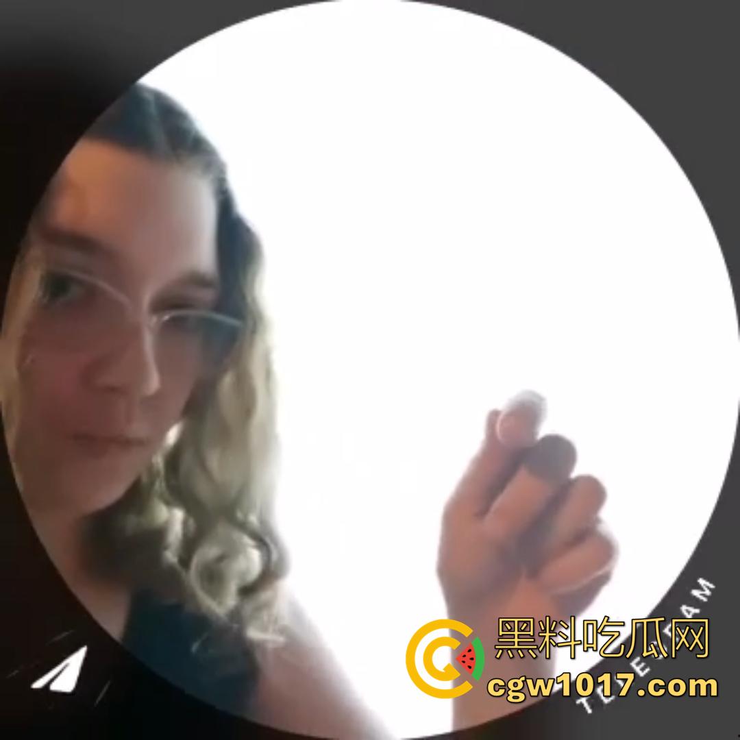 外表清纯的俄罗斯萝莉去了一趟广州就变成了黑人马桶！还拍视频教学怎么给黑人爸爸弹舌深喉！  第2张