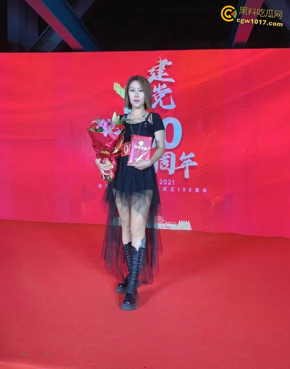 西安某公司优秀党员【方慧】，和单位领导开房偷情，还被领导pua不带套，穿着情趣制服被猛插内射！  第1张