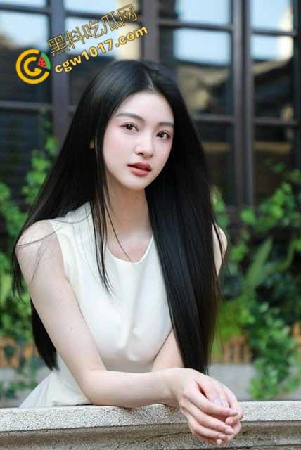 嫂子窗前偷香，春光乍泄！惊见偷拍刺激，水润桃源更诱人，转战房间后，窗外窥人更添情火！  第3张