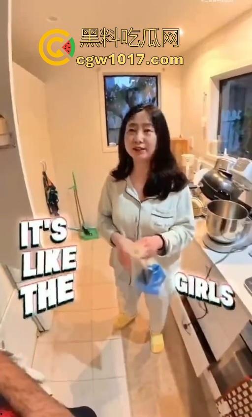 黑人时代已经过去，现在印度人才是顶流！中国妻子贴心呵护印度老公，连爸妈也带回到中国，巴西牛排变异啦！  第1张