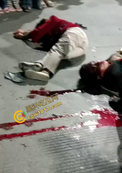 普宁市血腥车祸现场曝光！摩托车被撞飞，车主血流一地，惨不忍睹，幸存者惨叫声撕心裂肺，围观者目无法直视！  第4张