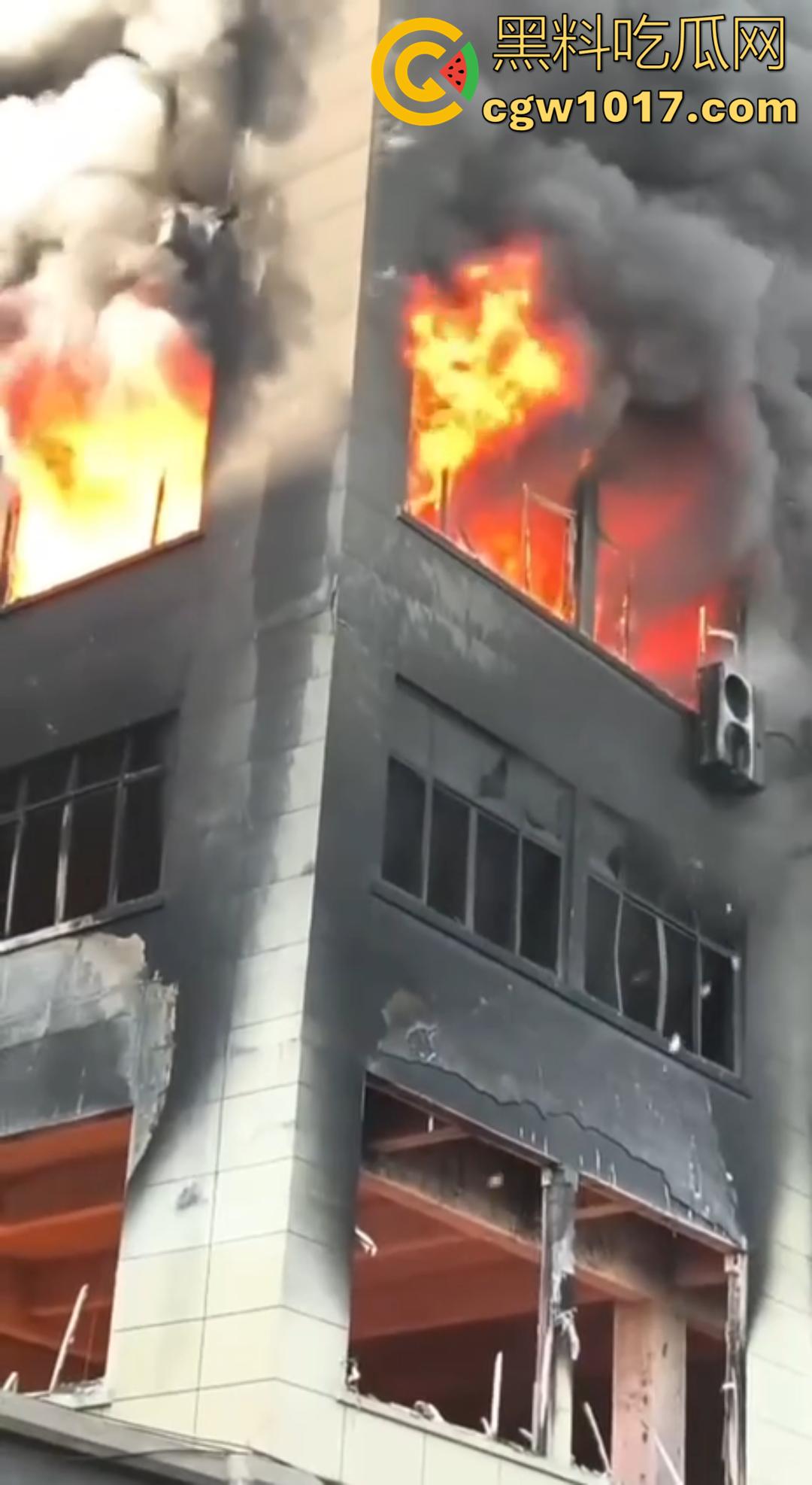 义乌光伏巨头正泰新能厂突发大火 赤岸镇浓烟冲天 全市消防出动几十车救火 全城围观！  第5张