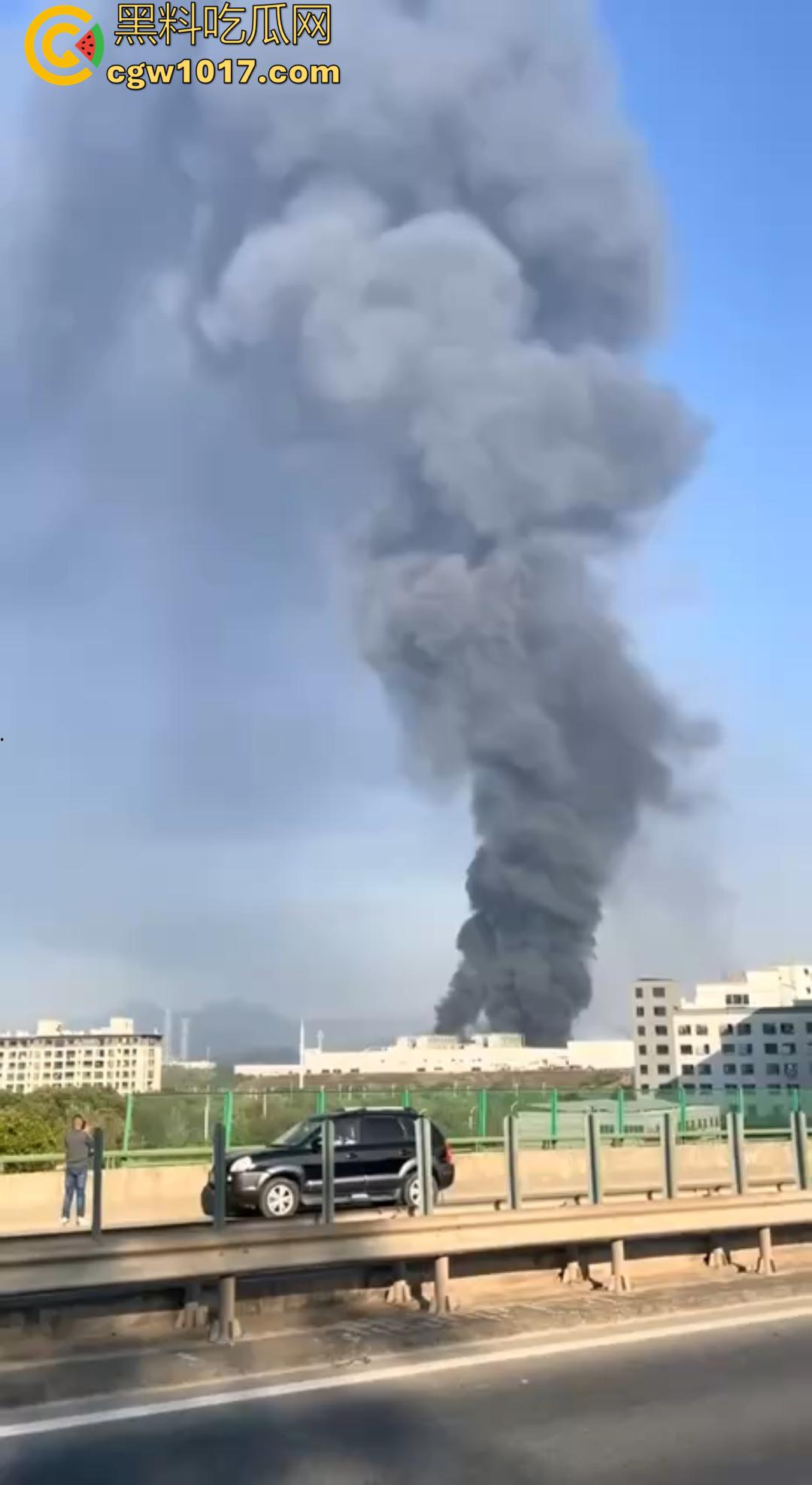 义乌光伏巨头正泰新能厂突发大火 赤岸镇浓烟冲天 全市消防出动几十车救火 全城围观！  第1张