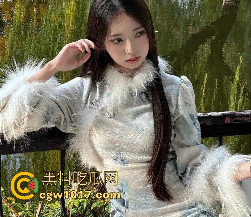 成都医科大学【徐梦梦】反差唇钉妹，冷清女神调教成淫荡母狗，穿黑丝JK跪舔金主肉棒，被后入猛干到外翻！  第2张