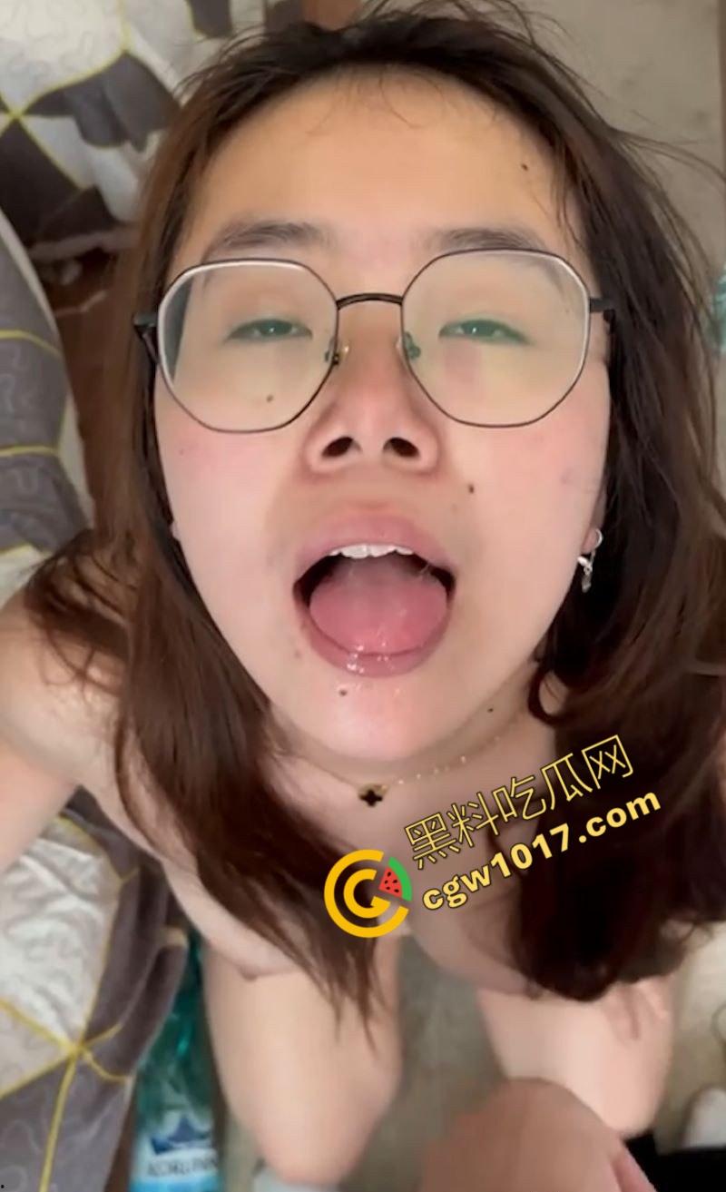 山东巨乳幼师制服下隐藏的淫荡本性，口交深喉口水拉丝，被野兽般大鸡巴各种姿势狂操淫水四溅，勾魂摄魄！  第4张