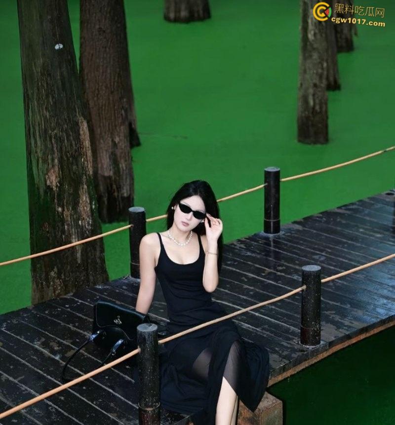 河北高颜值御姐【张舒怡】，细腰长腿前凸后翘，特爱口交深喉，车内楼梯间沙发到处开舔，到处都是战场 ！  第3张