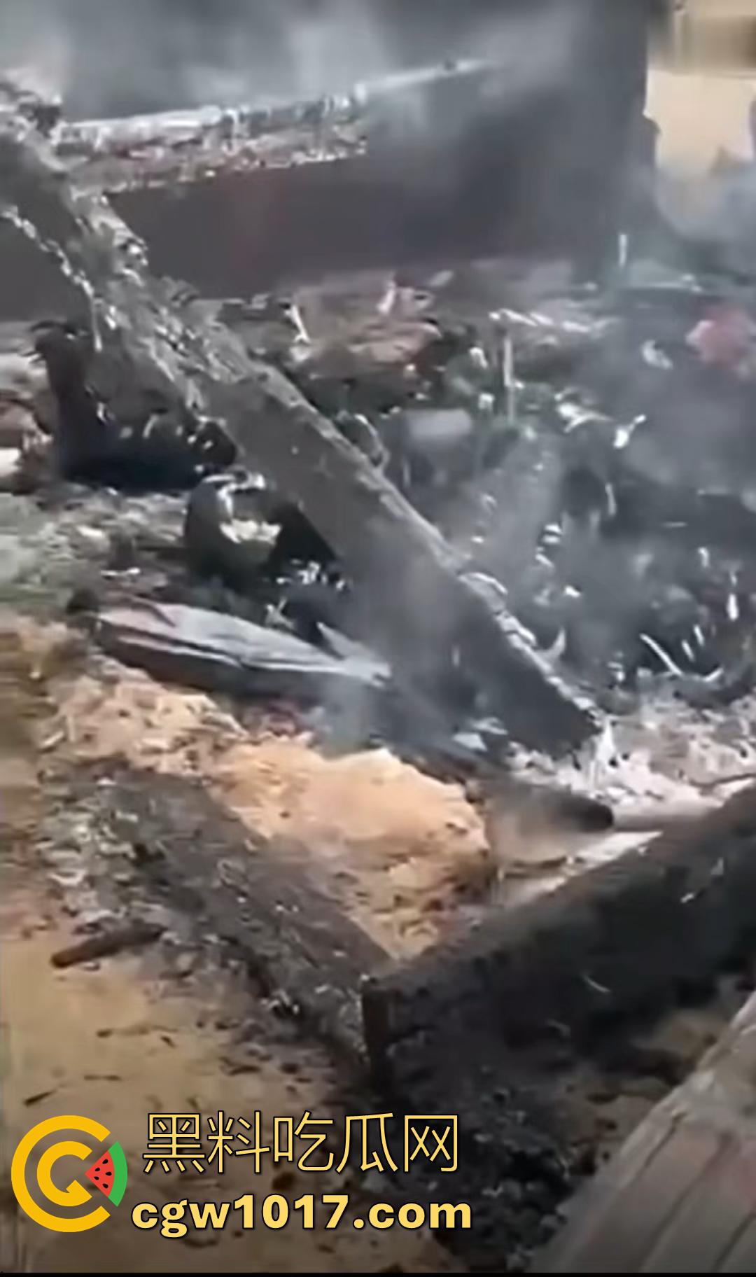 柬埔寨磅湛省灭门惨案 吸毒男子因争吵直接纵火砍人 造成9人死亡 包括一名5岁女童 老婆的娘家无一生还！  第8张