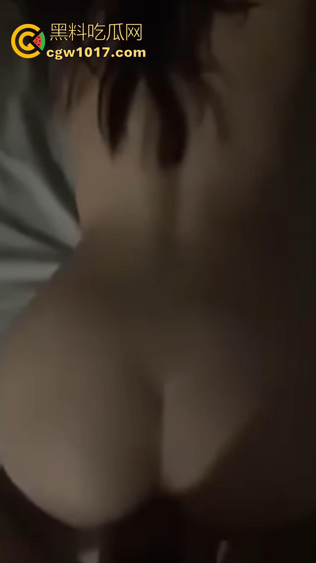 抖音颜值主播【悲伤以期】服侍榜一大哥视频遭泄密！情趣内衣跪舔金主巨屌，被按头强制深喉！视频曝光后直接销号跑路！  第4张