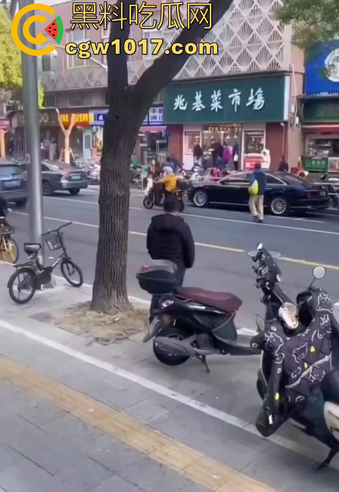 大型捉奸现场视频曝光 女友谎称跟朋友吃饭 实则出去酒店开房上钟 男友捉奸当场报警有人卖淫大义灭亲！  第2张