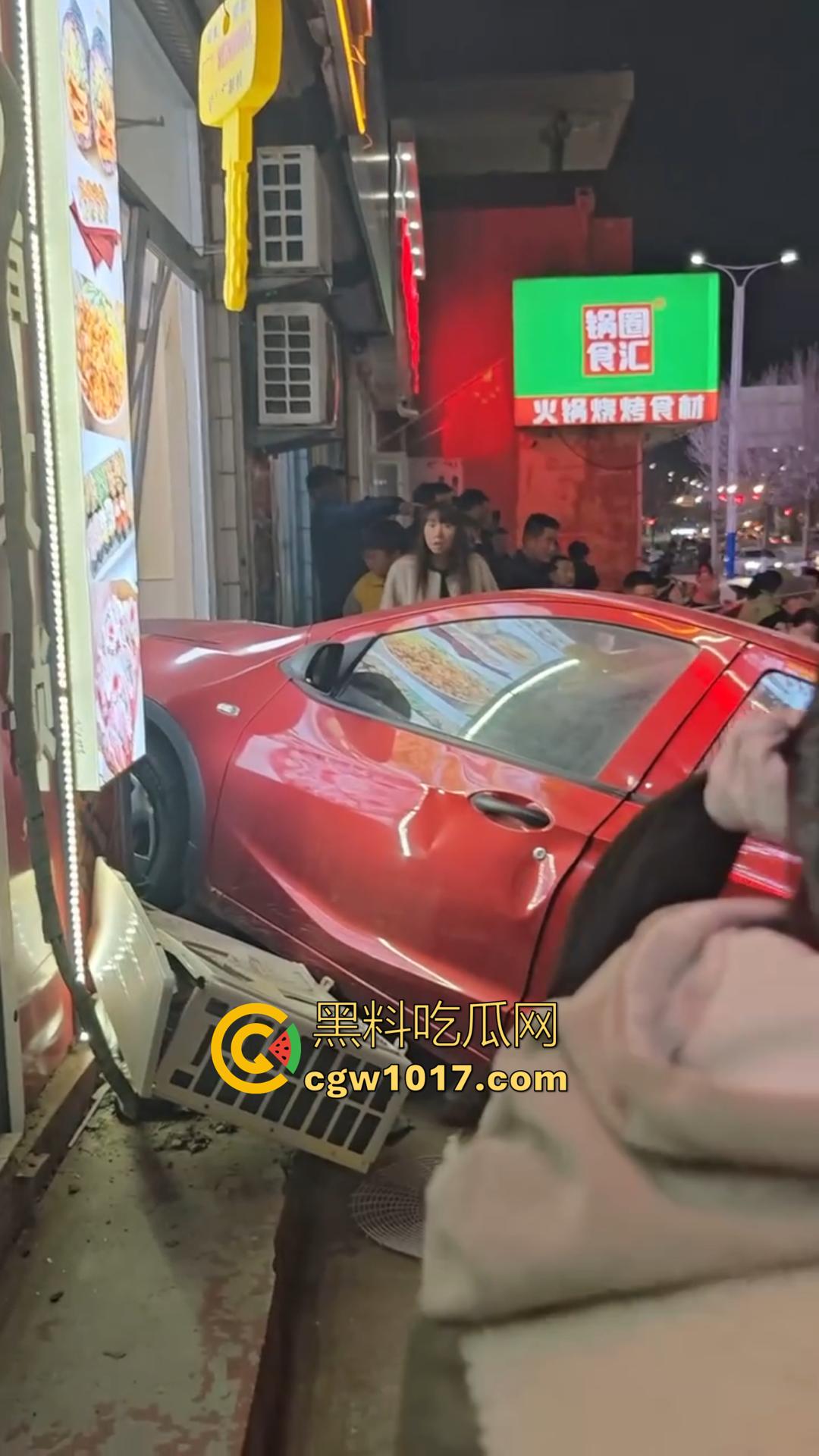 山东济南紫菜包饭店车祸事件曝光 再现【我爸是李刚】醉酒司机撞飞店主 现场血肉模糊 热搜两小时被全网封禁！  第2张