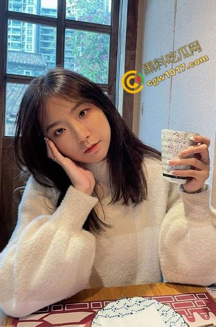 19岁清纯学生妹的疯狂派对：被被兽性三人轮奸，喝尿淫骚，变态4P，酒精与欲望交织，淫荡剧情直击内心  第3张