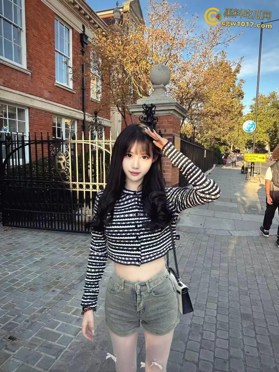 姐姐穿上吊带豹纹黑丝，猫爪拍微调亲姐姐，轻度调教让姐姐体验到了从未有过的感觉，女上骑乘还把姐姐弄潮喷了！  第1张