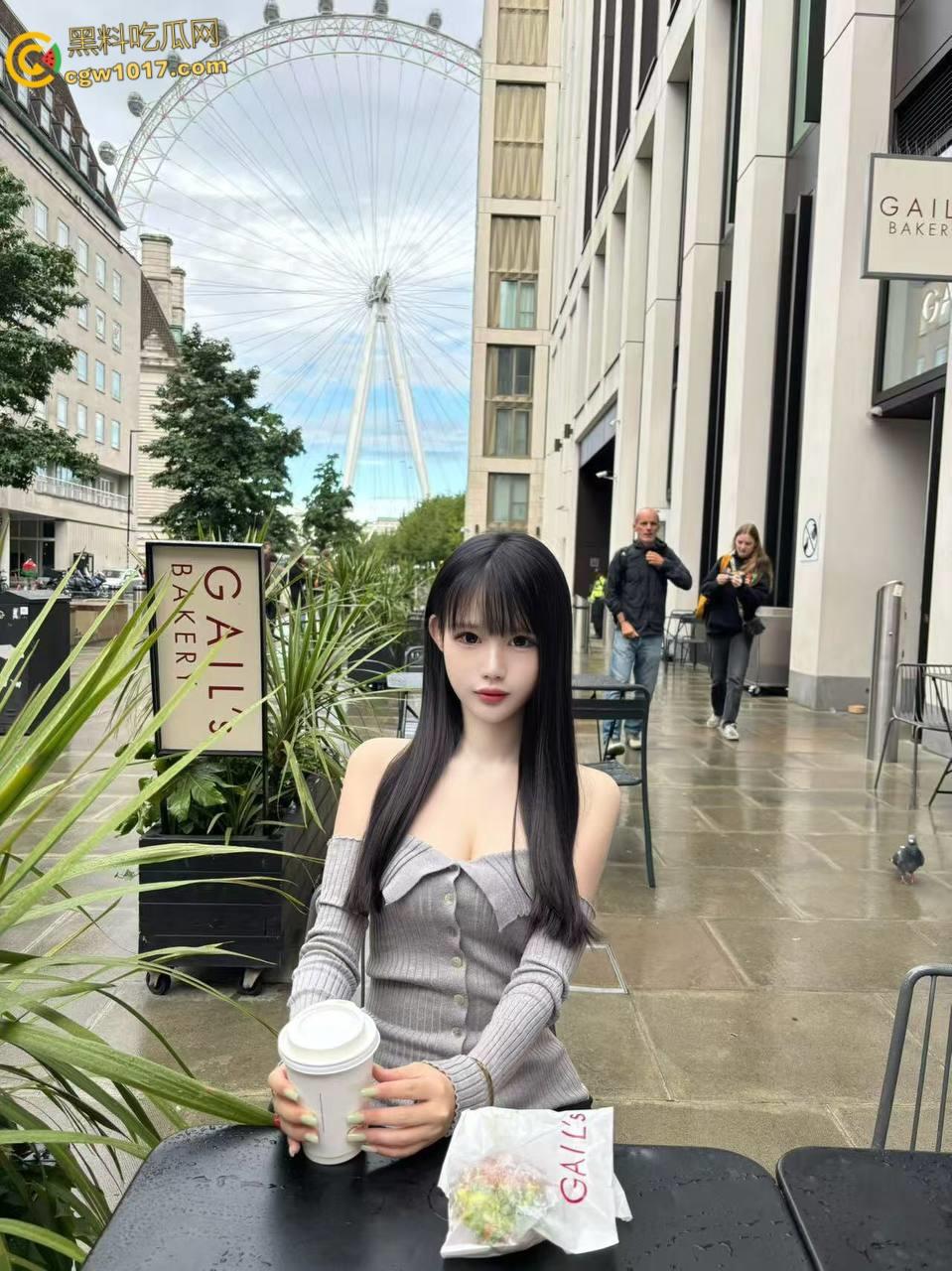 姐姐穿上吊带豹纹黑丝，猫爪拍微调亲姐姐，轻度调教让姐姐体验到了从未有过的感觉，女上骑乘还把姐姐弄潮喷了！  第2张