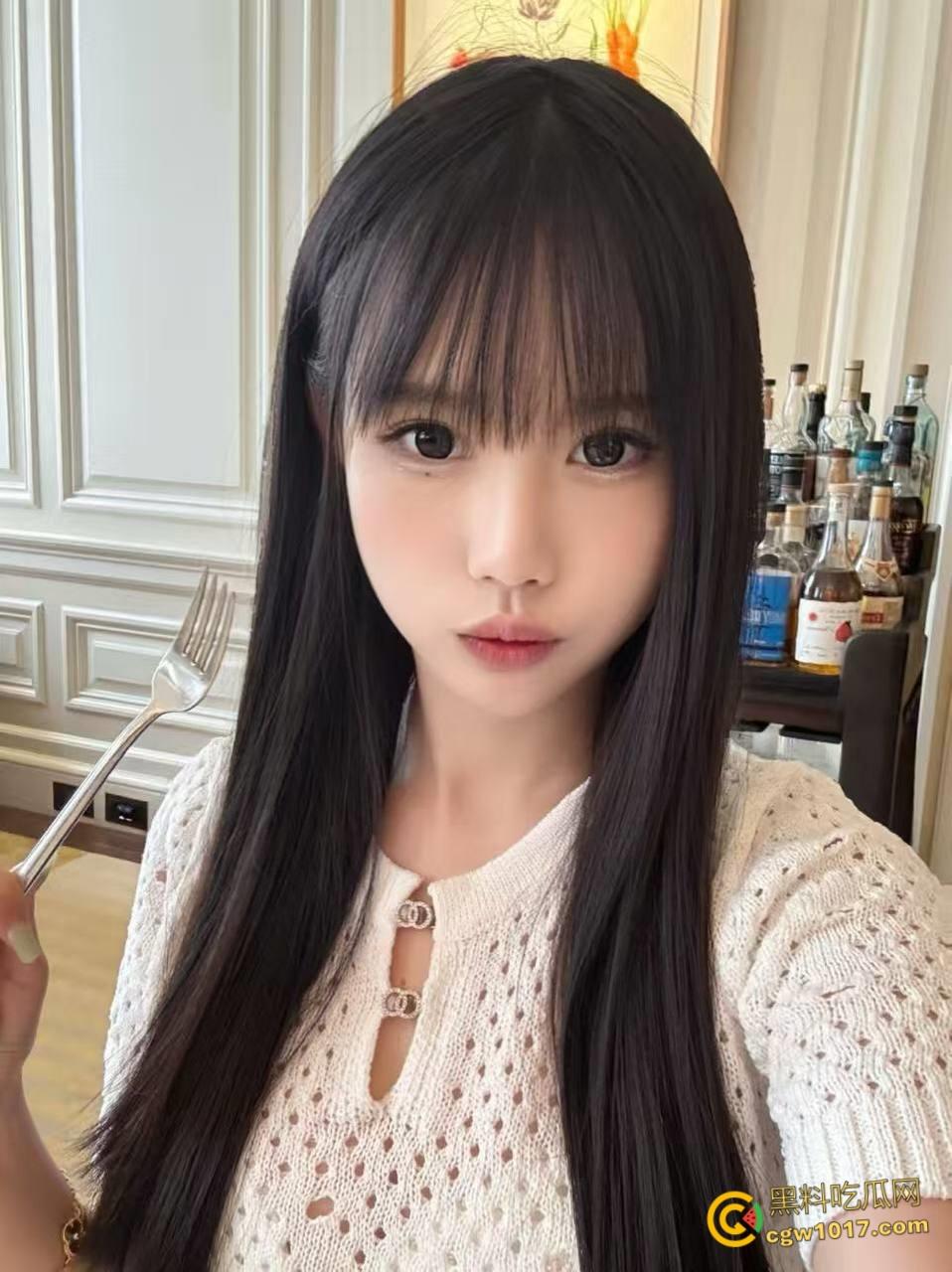 姐姐穿上吊带豹纹黑丝，猫爪拍微调亲姐姐，轻度调教让姐姐体验到了从未有过的感觉，女上骑乘还把姐姐弄潮喷了！  第3张