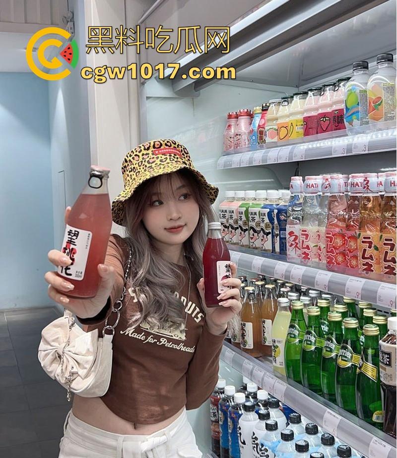 南京航空大学清纯学姐【刘希然】曾经的乖乖女如今套着项圈，骚穴被塞满精液，变成摇臀求操的小母狗！  第2张