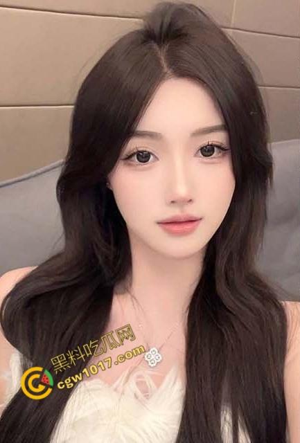 姐姐的秘密约会：巨棒狂撞，浇灌禁忌嫩穴，喷射白浆乱飞，春宵激情不断，刺激无穷！  第2张