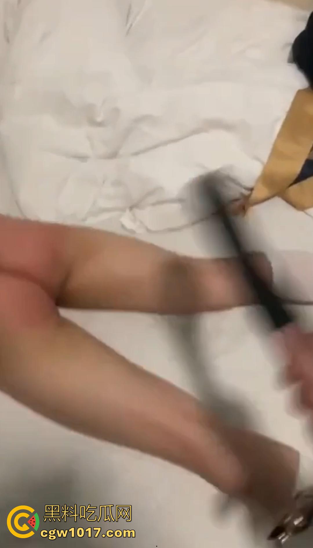 重口SM调教合集来袭！带你欣赏小众癖好！捆绑＋口塞＋臀刑鞭打，样样俱全 有的哭着求饶 有的还喊再用力！  第7张