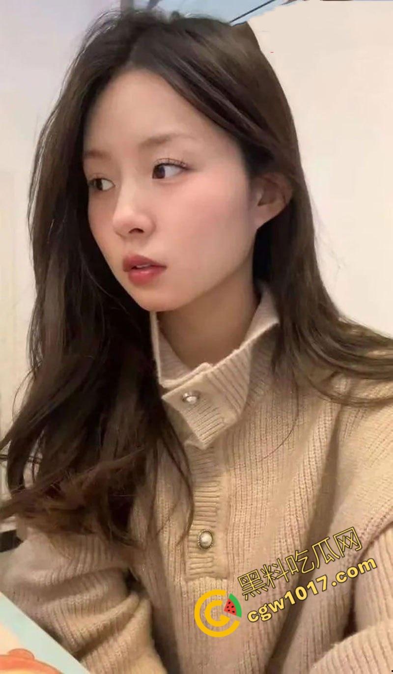 瑜伽小巫女爆艳照！极品博主【高颜嘉】在深圳总统套房内被金主掌控，成妖艳肉便器，反差十足，骚狂见潮！  第2张