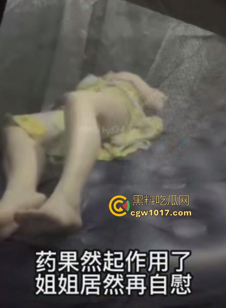 海角大神带肥臀姐姐野外露营，偷偷下药还假装害怕，钻帐篷里狂抠姐姐骚穴喷水，这弟弟最精了内射进去说是尿液！  第2张