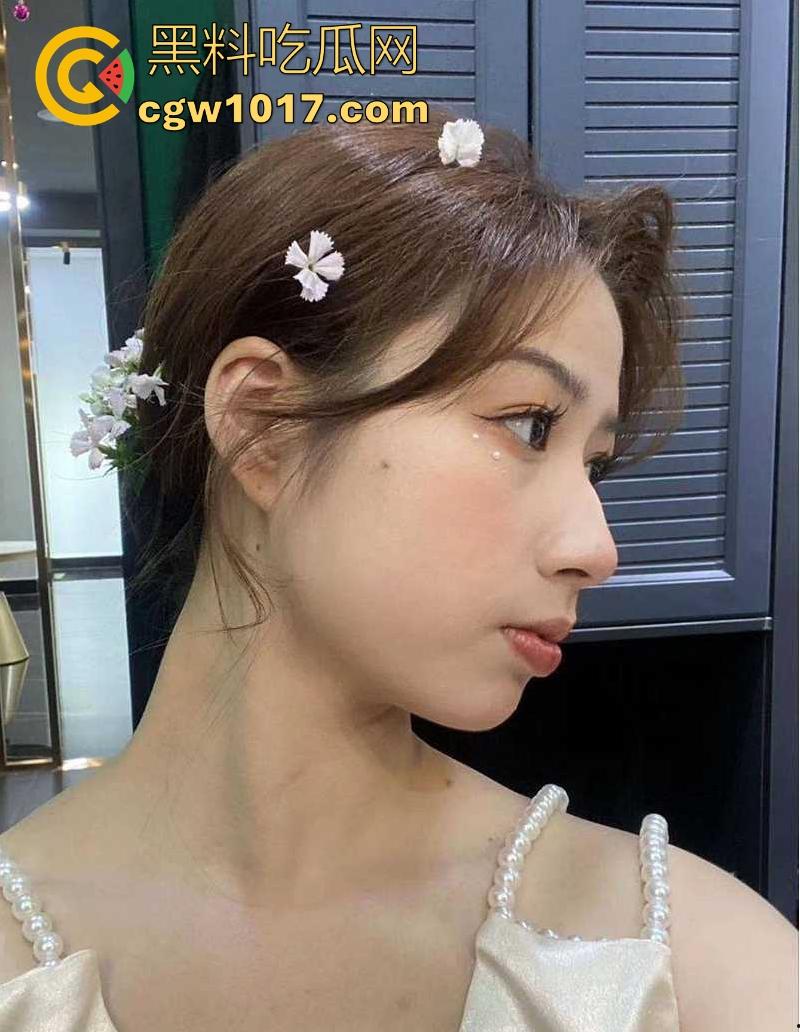 深圳高颜值甜美柜姐【李梦琪】清纯极品lv导购员，为业绩跟客户上床做爱，全程露脸玩深喉无套馒头嫩逼打桩喷汁！  第1张