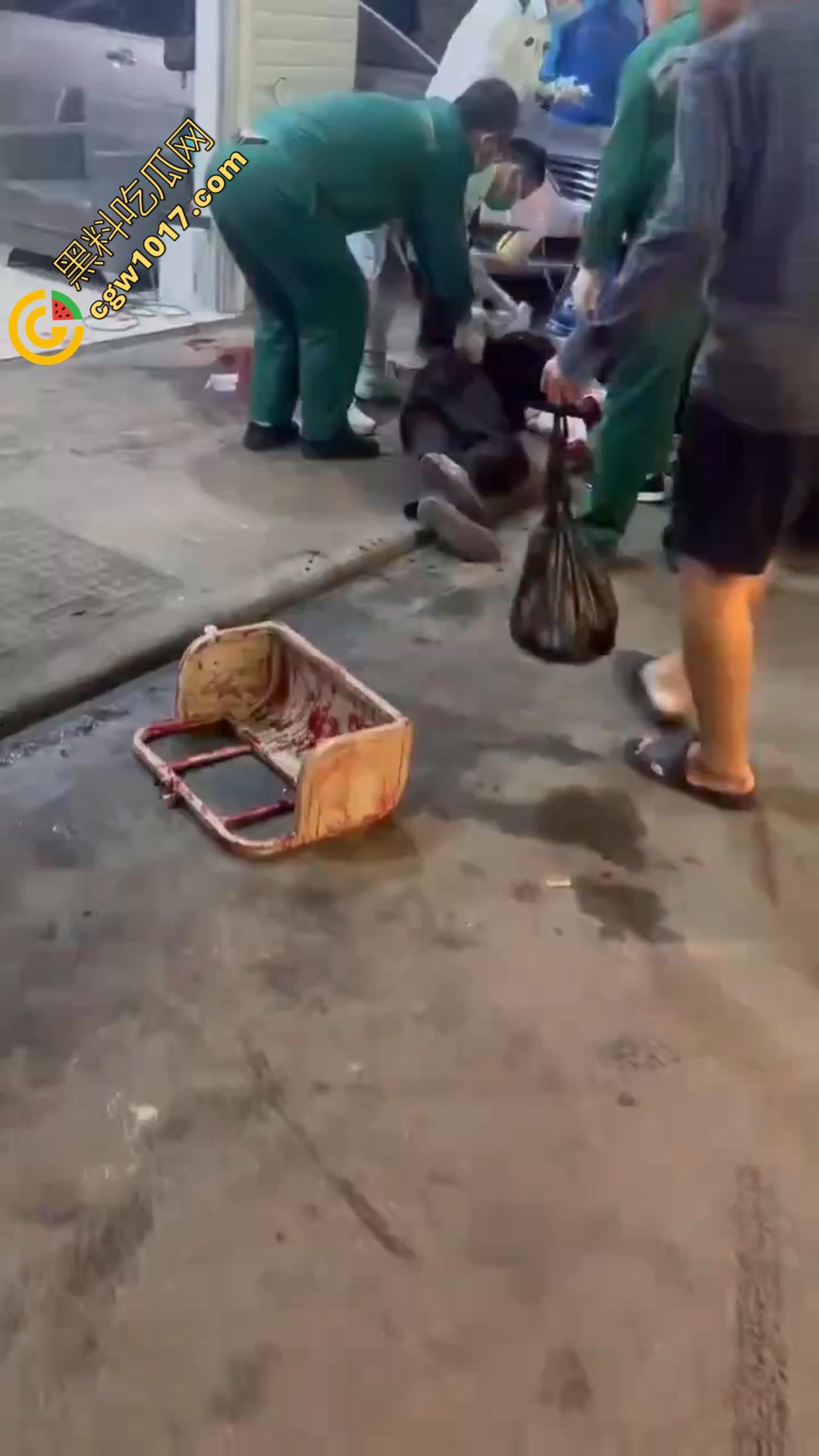 广西南宁骇人惨案！外卖骑手与商家发生口角 被其持刀疯砍当场死亡 现场血流成河毛骨悚然！  第5张