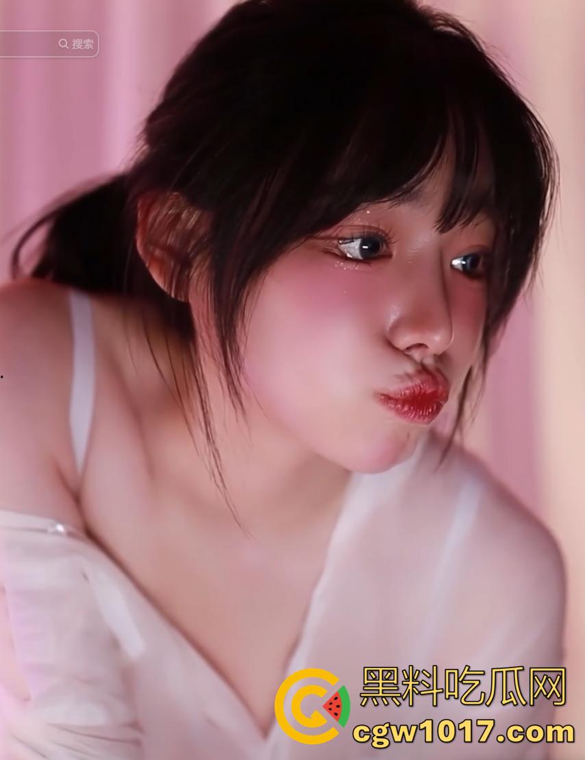 韩国顶级色情主播 神颜【周如宁】直播玩弄乳房！还穿着比基尼勒出骚逼户型，让粉丝大饱眼福！  第2张