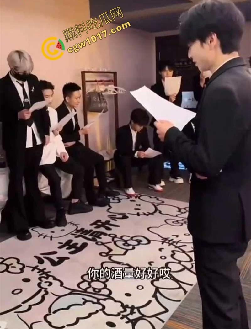 KTV会所少爷秘密训练：帅哥们的全能“修罗场”！只唱歌不够，绝技齐飞、话术奇口，为客人献身，舍命演绎“极乐餐”！  第2张