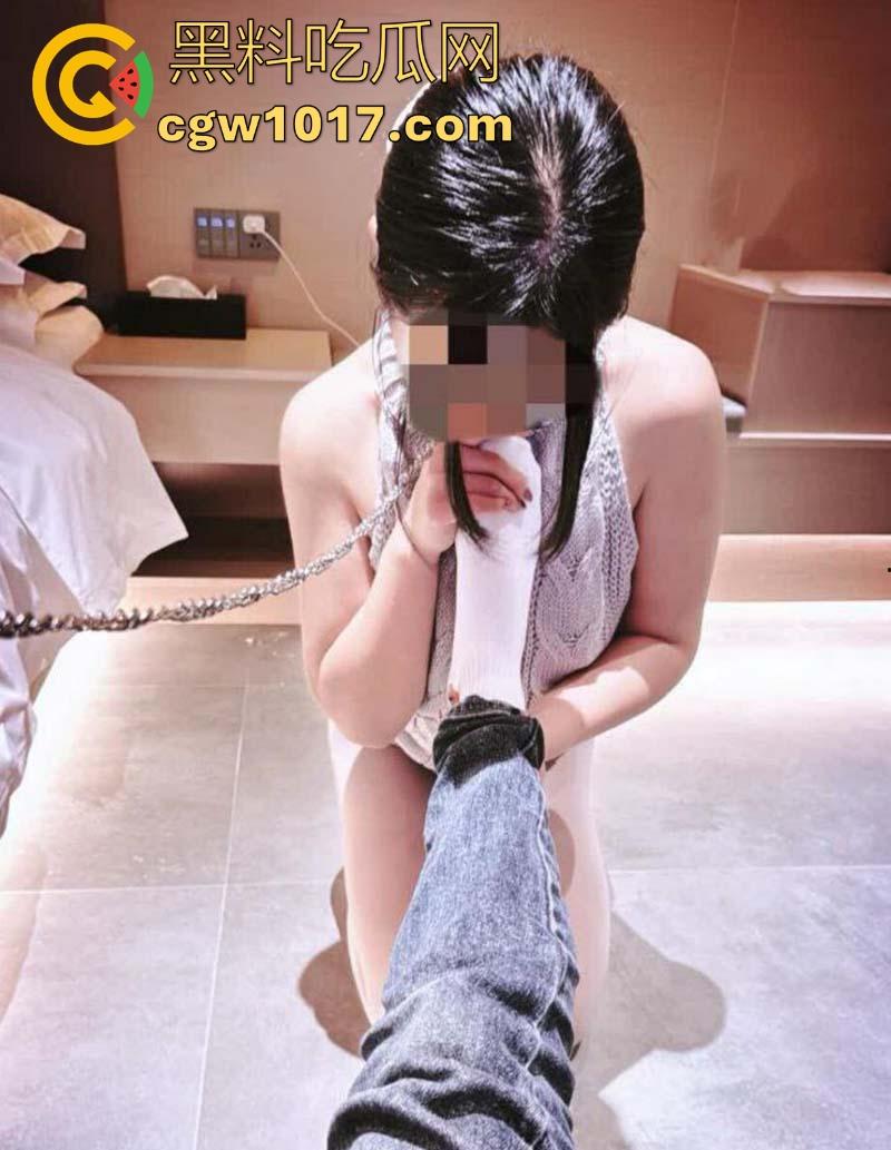 电竞酒店开发反差姐姐的母狗潜力，狗链拖着肉丝翘臀母狗，无套双洞齐插挑战忍耐度，这身材真的爱了！  第3张