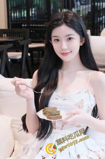 巨乳小姨偷情现场邂逅，猛烈口穴服侍侄子! 线下温柔贤惠，线上欲死欲仙，吃瓜群众爆炸观战!  第1张